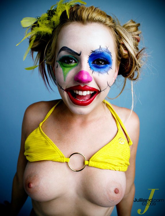 The bizarre gallery with the clown looking chick Lexi Belle showing nudity
