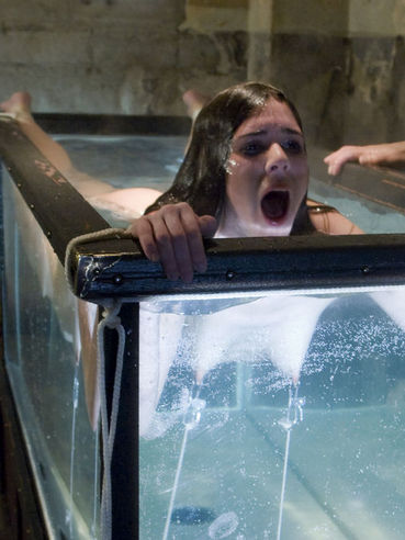 Isobel Wren gets her tis and pussy punished under water in a big glass tank