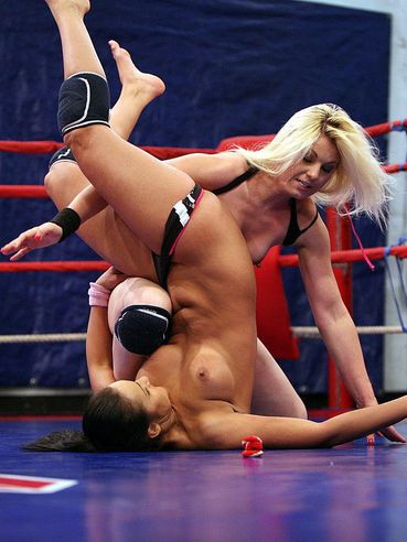 Blonde fighter Ionella Dantes gets smothered and dildoed by her opponent Lioness in the ring
