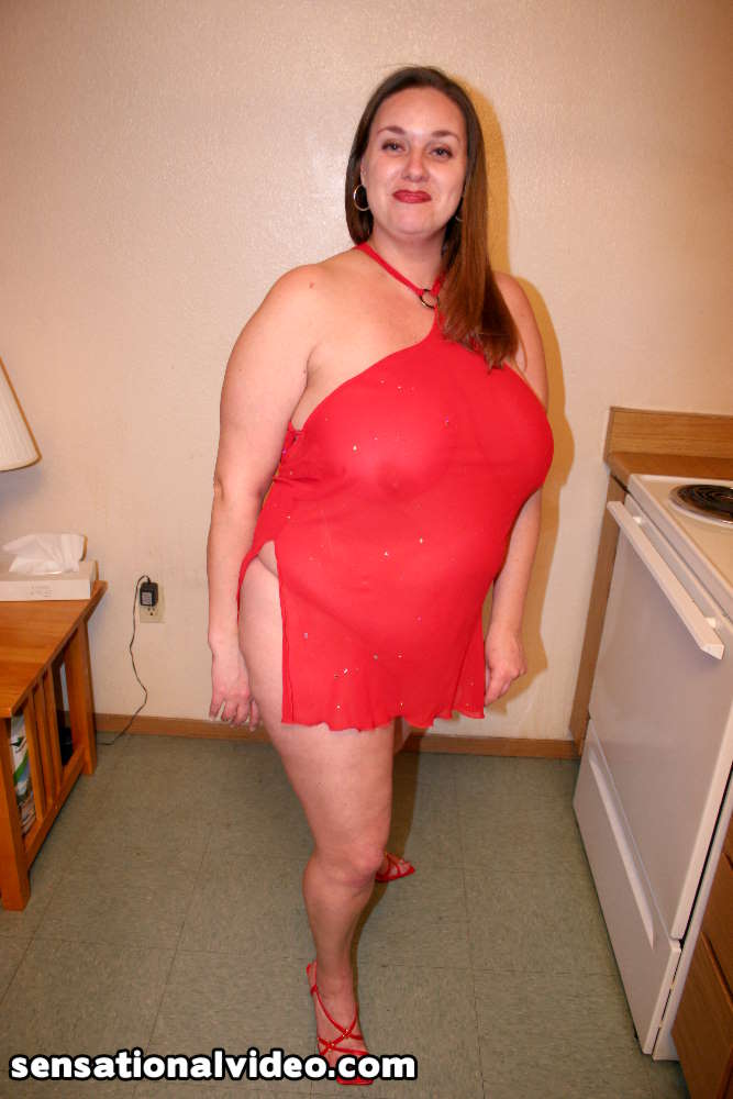Bulky sex hungry woman Kendra Grace dressed in red begs for ...